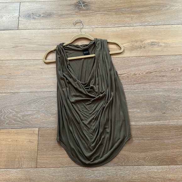 Barneys New York cowl sleeveless top blouse - Picture 3 of 3